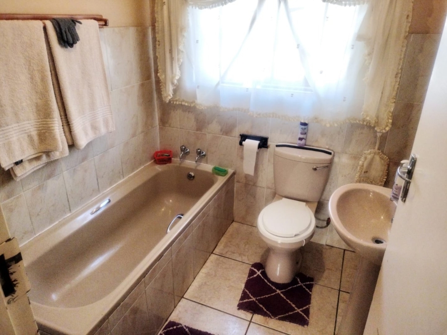 4 Bedroom Property for Sale in Grasslands Free State
